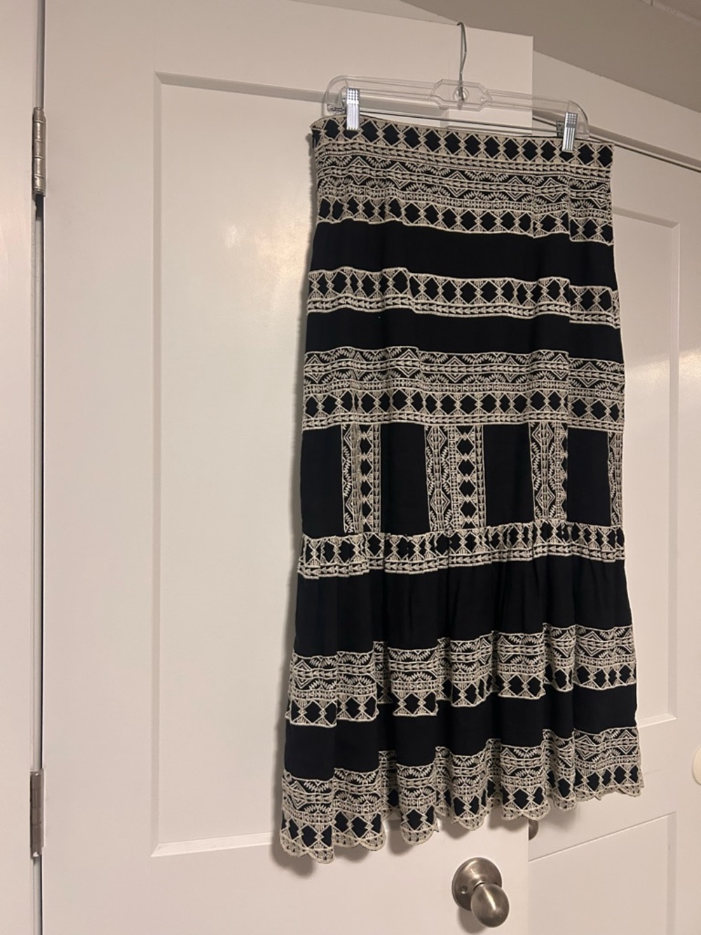Zara Black White Embroidered
Midi Skirt With Ruffled Hem - Picture 2 of 4